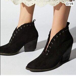 Coconut by Matisse Alabama Black Bootie*